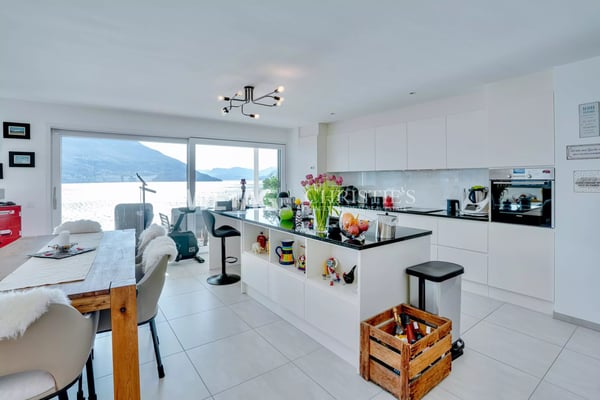 Helle & moderne Wohnung mit grosser Terrasse sowie Panoramablick in Brissago zu verkaufen 10