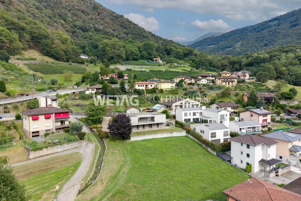 Moderne Villa mit grosszügigen Terrassen & Garten zum Verkauf in Bironico 13