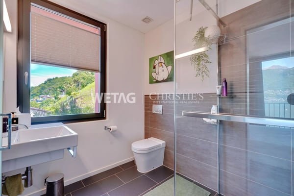 Moderne Villa mit Terrassen & spektakulärem Seeblick in Vira Gambarogno zu verkaufen 8