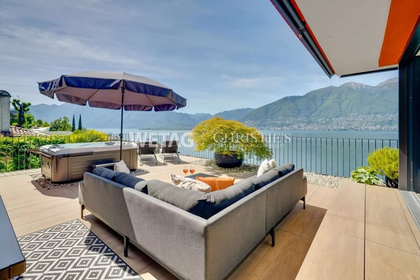 Moderne Villa mit Terrassen & spektakulärem Seeblick in Vira Gambarogno zu verkaufen 1