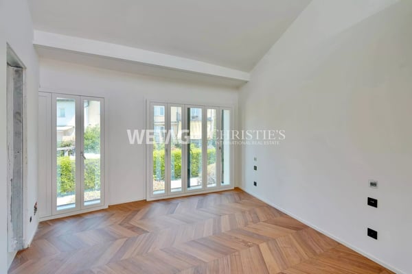 Grosszügige, vollständig renovierte 4.5-Zimmer-Wohnung in Lugano-Comano zu verkaufen, ideal als Erst- oder Zweitwohnsitz 4