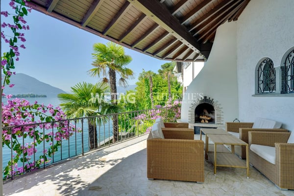 Porto Ronco: Exklusive Villa im mediterranen Stil direkt am See mit Bootsplätzen ideal auch als Ferienresidenz zu verkaufen 2