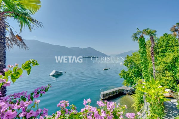 Porto Ronco: Exklusive Villa im mediterranen Stil direkt am See mit Bootsplätzen ideal auch als Ferienresidenz zu verkaufen 1