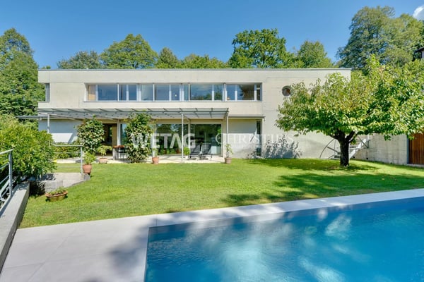 Elegante Villa mit grossem Garten & Aussenpool zum Verkauf in Lugano-Davesco Soragno 1