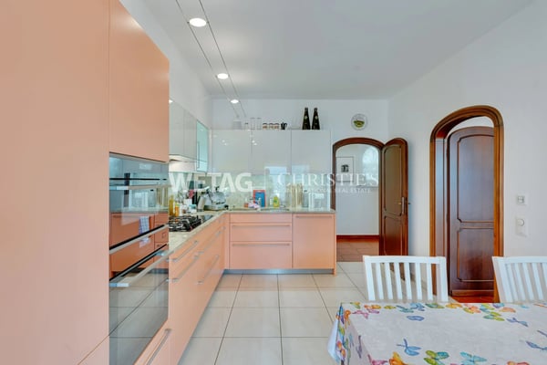 Elegante Villa zum Verkauf in Lugano-Vezia mit Innenpool & Grottino, 2022 vollständig renoviert ? Zweitwohnsitz möglich 4