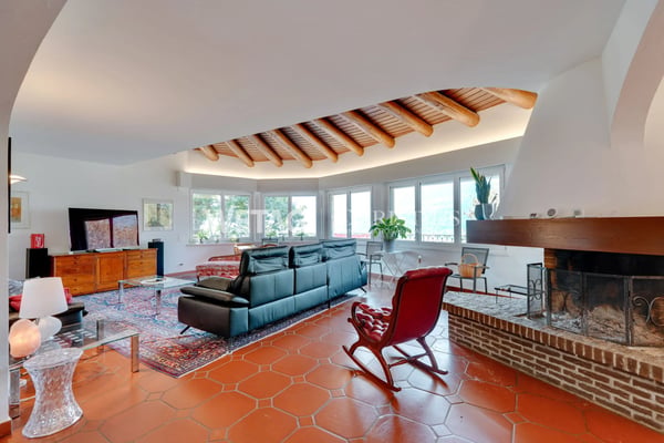Elegante Villa zum Verkauf in Lugano-Vezia mit Innenpool & Grottino, 2022 vollständig renoviert ? Zweitwohnsitz möglich 2