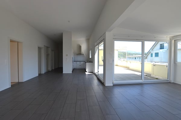 Moderne 1.5-Zimmer-Attikawohnung mit Balkon in Rothrist 2