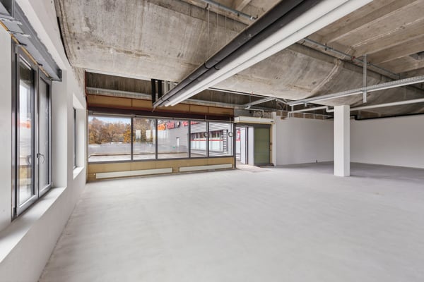 Praxisraum im 2. Stock mit Zugang zur Terrasse - Einkaufszentrum Seepark 11