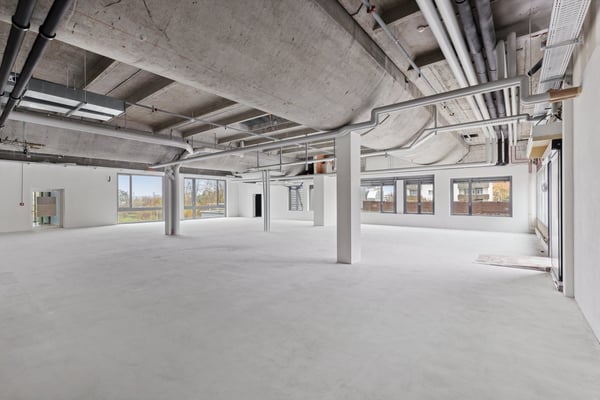 Praxisraum im 2. Stock mit Zugang zur Terrasse - Einkaufszentrum Seepark 13