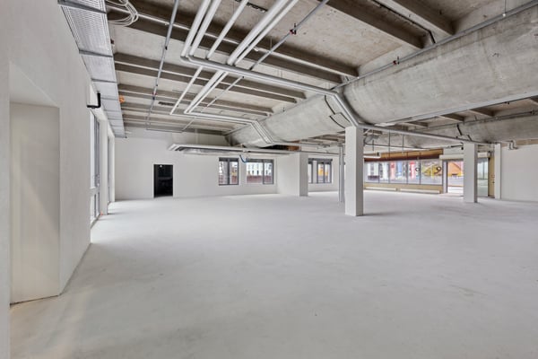 Praxisraum im 2. Stock mit Zugang zur Terrasse - Einkaufszentrum Seepark 9