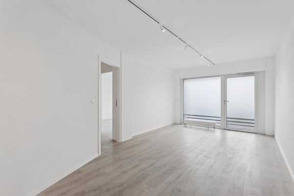 Nouvelle surface brute en rez-de-chaussée, équipée d'une vitrine 5