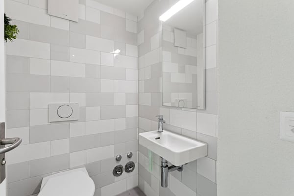 Nouvelle surface brute en rez-de-chaussée, équipée d'une vitrine 4