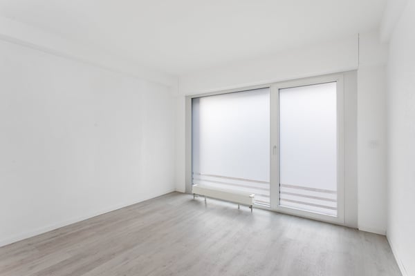 Nouvelle surface brute en rez-de-chaussée, équipée d'une vitrine 6