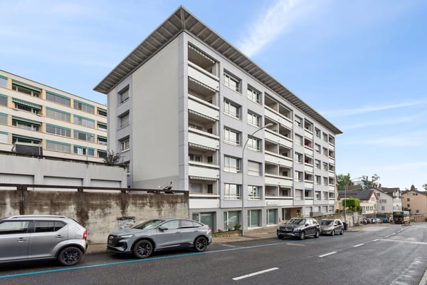 Nouvelle surface brute en rez-de-chaussée, équipée d'une vitrine 1