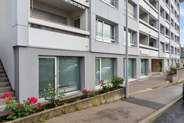 Nouvelle surface brute en rez-de-chaussée, équipée d'une vitrine 10