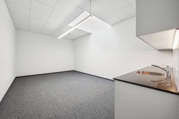 Heller und moderner Büroraum in Unterentfelden zu vermieten 8