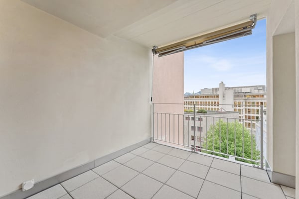 Erstvermietung - Wohnen & Arbeiten mit Reussblick! 8