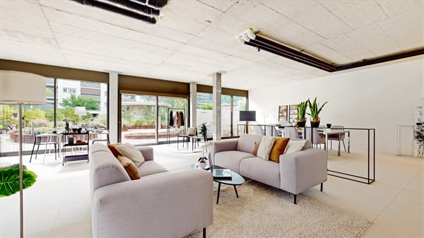 Spazio commerciale con vetrine 2