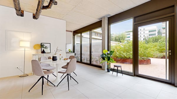 Nuovo spazio commerciale con vetrine 1