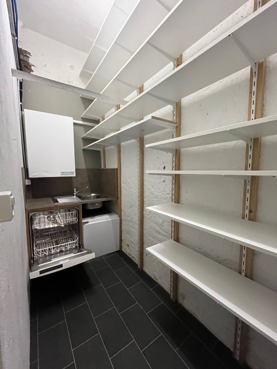 Helle Büroräumlichkeit in der nähe des Bahnhof Enge 5