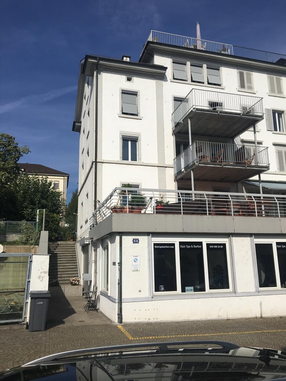 Helle Büroräumlichkeit in der nähe des Bahnhof Enge 1