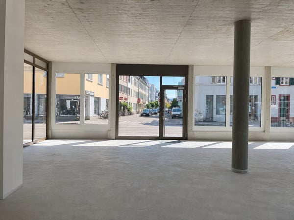 Attraktive, vielseitig nutzbare Gewerbefläche im Erdgeschoss an Passantenlage 4