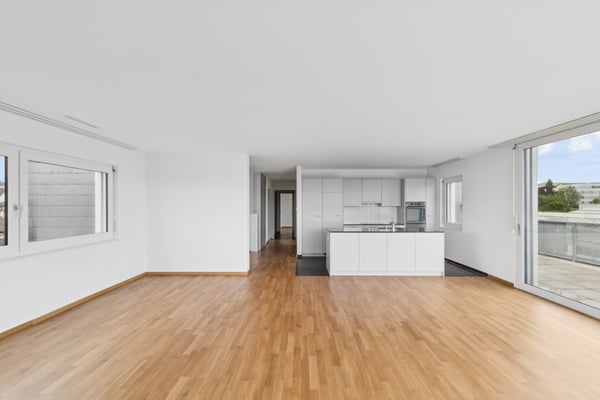 Grosszügige Attika-Wohnung mit Seesicht! 4