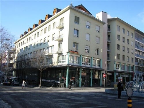 Placé au centre-ville 1