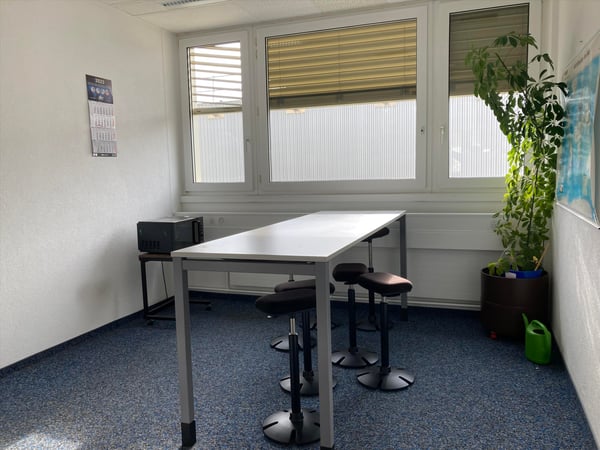 sofort bezugsfähige Büroflächen in geschäftigem Logistikindustriequartier 2