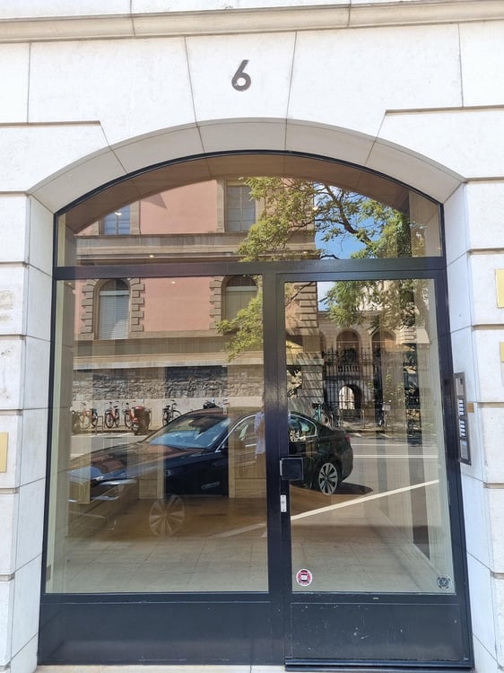 Situation privilégiée pour cette surface de 290 m2 2