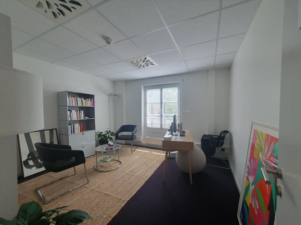 Situation privilégiée pour cette surface de 290 m2 7