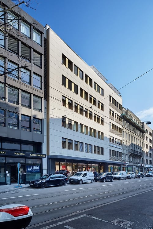 schöne helle Praxis oder Büroraum zwischen Bankverein und Aeschenplatz 1