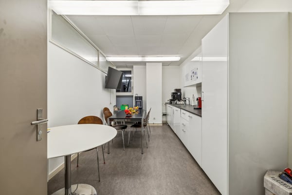 schöne helle Praxis oder Büroraum zwischen Bankverein und Aeschenplatz 7