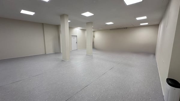 Grosszügige Büro/Atelier- und/oder Verkaufs-Räumlichkeiten am Wasgenring 1