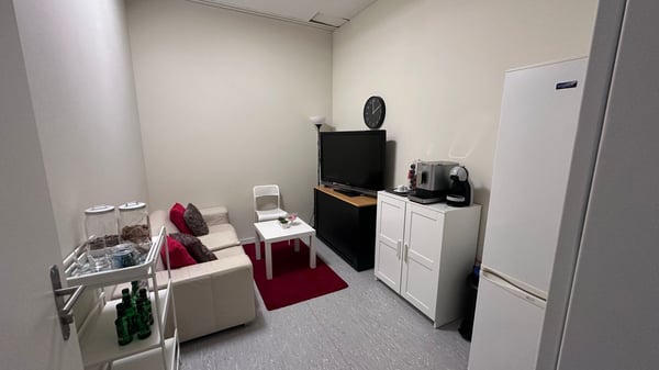 Grosszügige Büro/Atelier- und/oder Verkaufs-Räumlichkeiten am Wasgenring 3