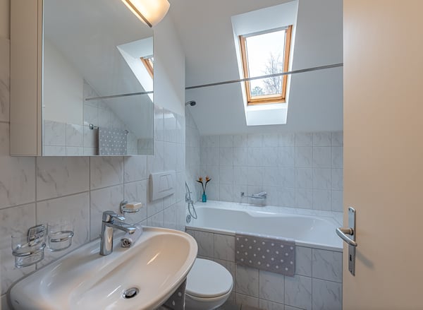 Dachwohnung in ruhiger Liegenschaft 6