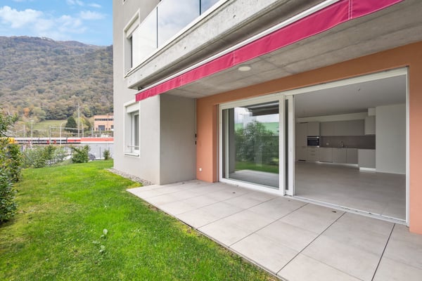 Moderno e recente appartamento con giardino 8