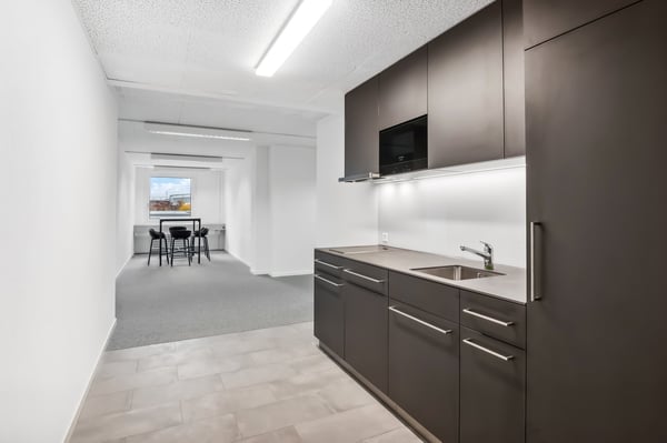 Helles Kleinbüro zum Vermieten in Steinhausen 6