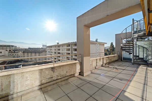 Exceptionnel : attique en duplex rénové de 236 m2 avec rooftop ! 10
