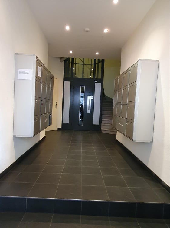 A deux pas de la gare, bureau de 9 m2 2