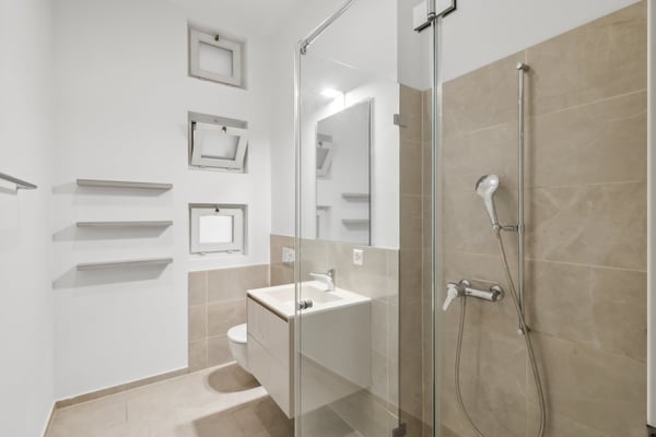 Vicino alla stazione ferroviaria 6