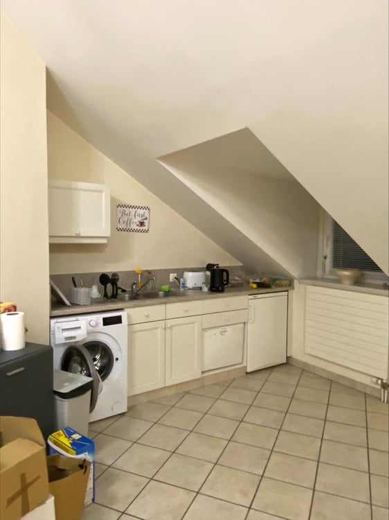 Appartement de 1 pièces mansardé situé aux Acacias 7