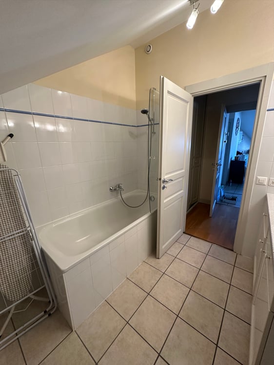 Appartement de 1 pièces mansardé situé aux Acacias 6