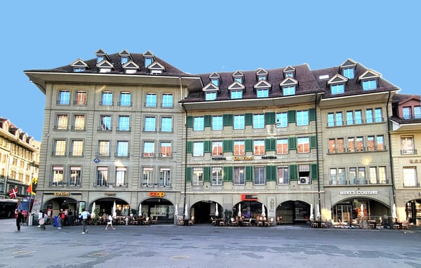 Vitrine an guter Passantenlage 1