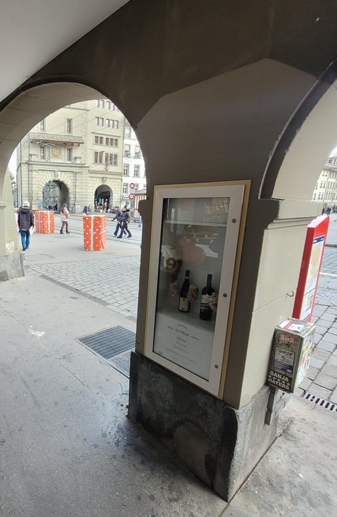 Vitrine an guter Passantenlage 2