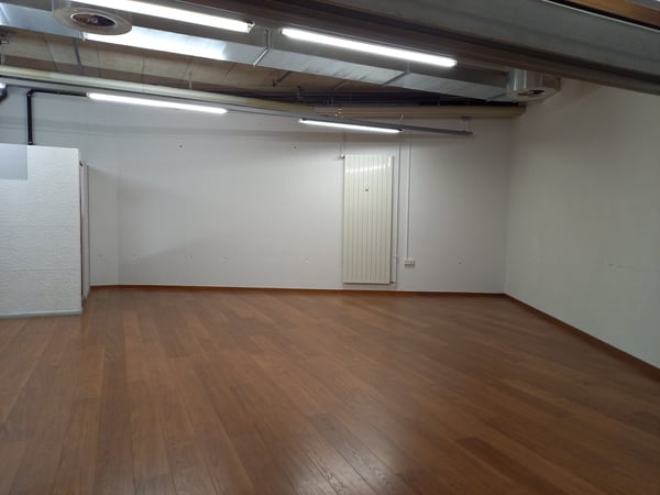 Surface commerciale de 55 m² Passage stratégique au Centre Cormanon 4