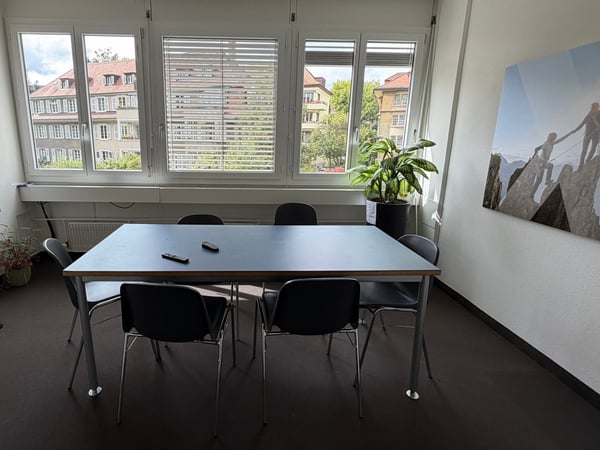 Pendlerfreundliches Büro: Bahnhof in nur 5 Minuten erreichbar 3