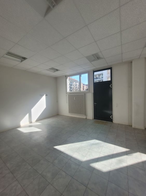 Attraktive Gewerbefläche im EG ideal für Verkauf, Büro oder Showroom 3