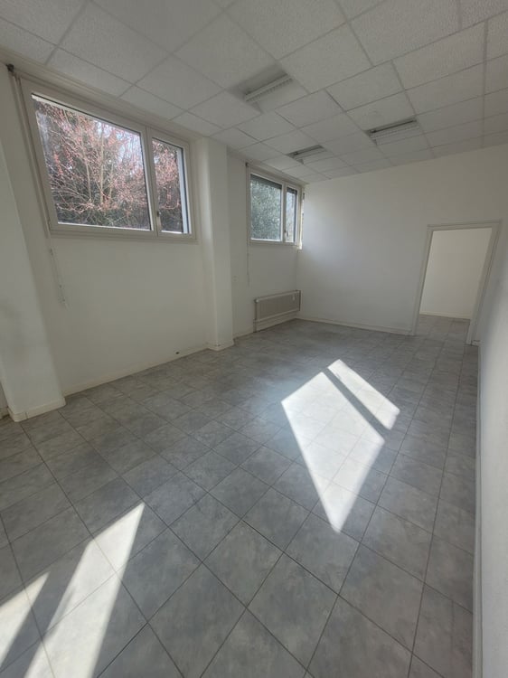 Attraktive Gewerbefläche im EG ideal für Verkauf, Büro oder Showroom 4