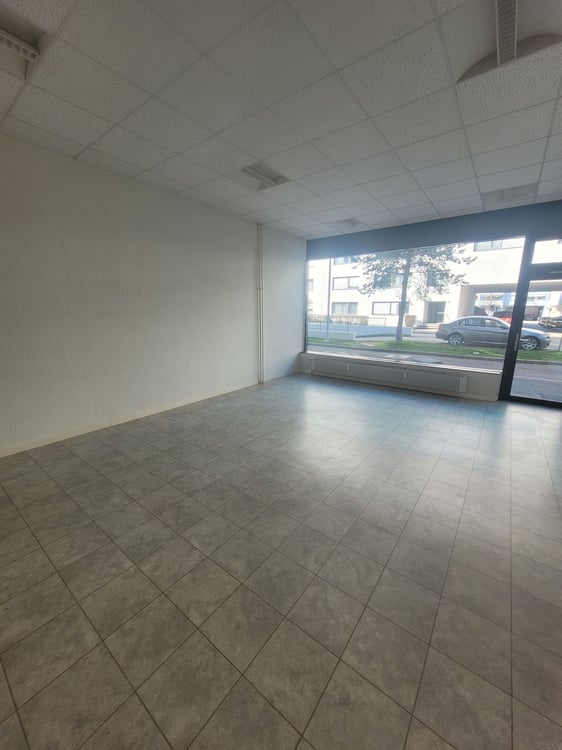 Attraktive Gewerbefläche im EG ideal für Verkauf, Büro oder Showroom 2